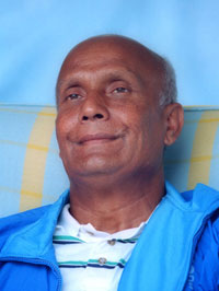 Sri-Chinmoy-meditando.jpg